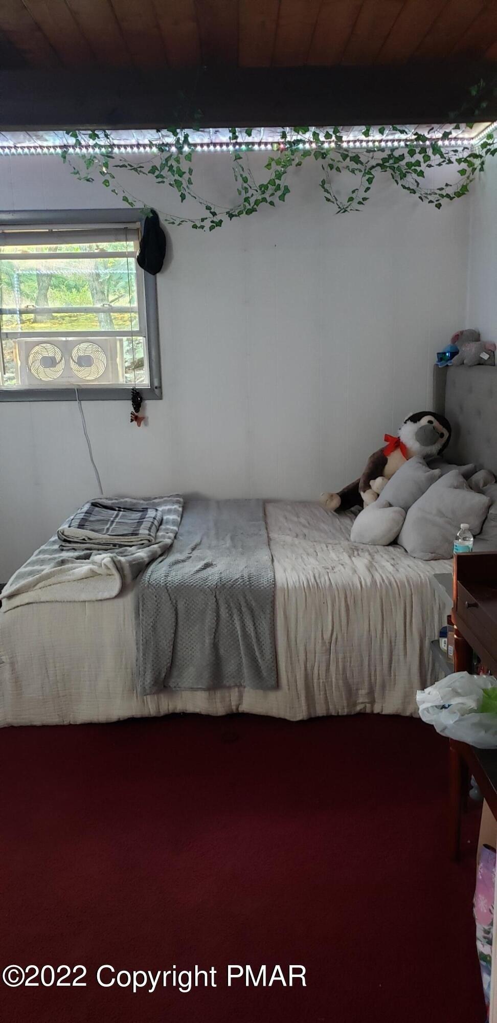 Clifton Dr, Bushkill, PA 18324