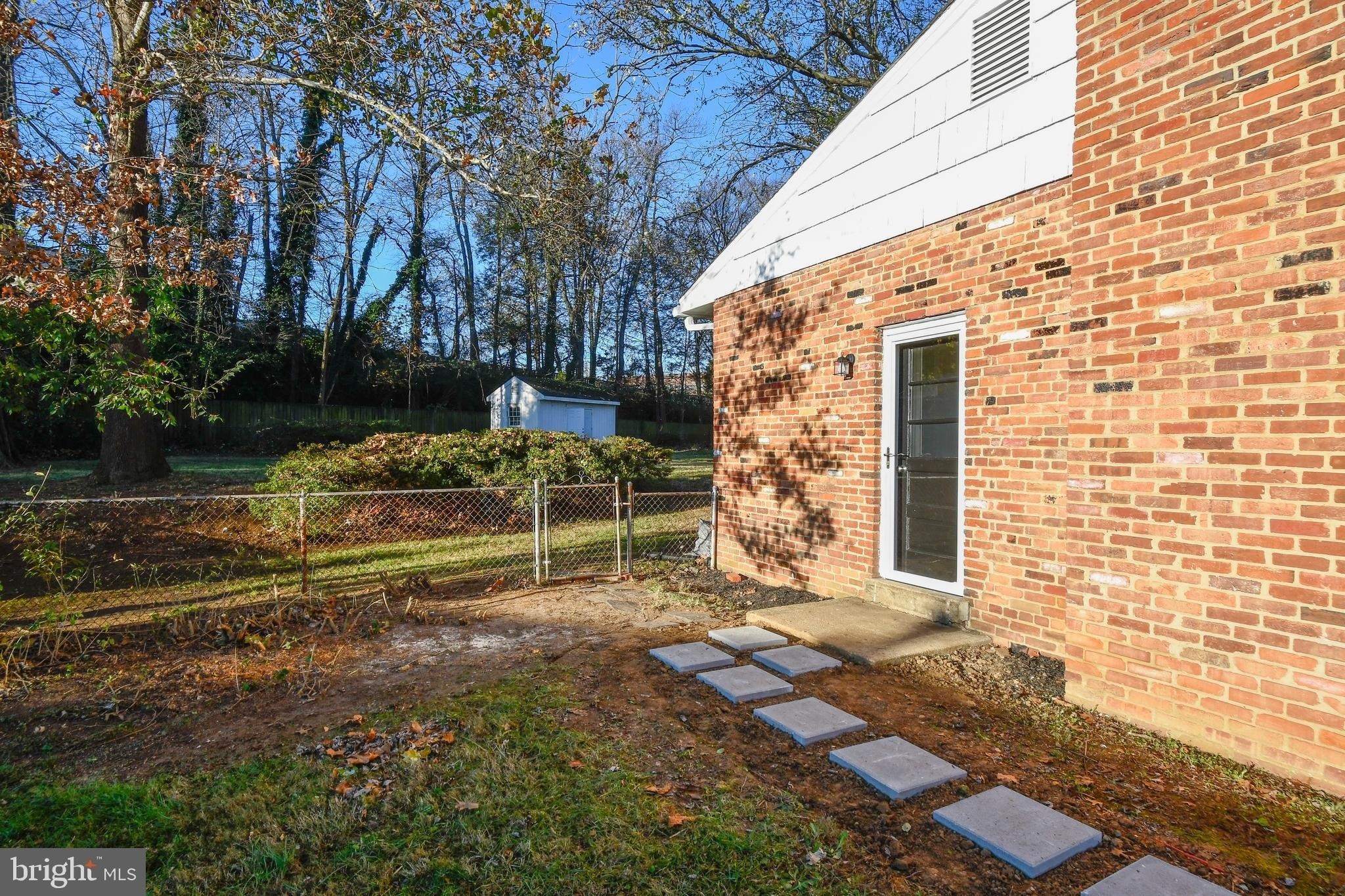 Egan Dr, Fairfax, VA 22030