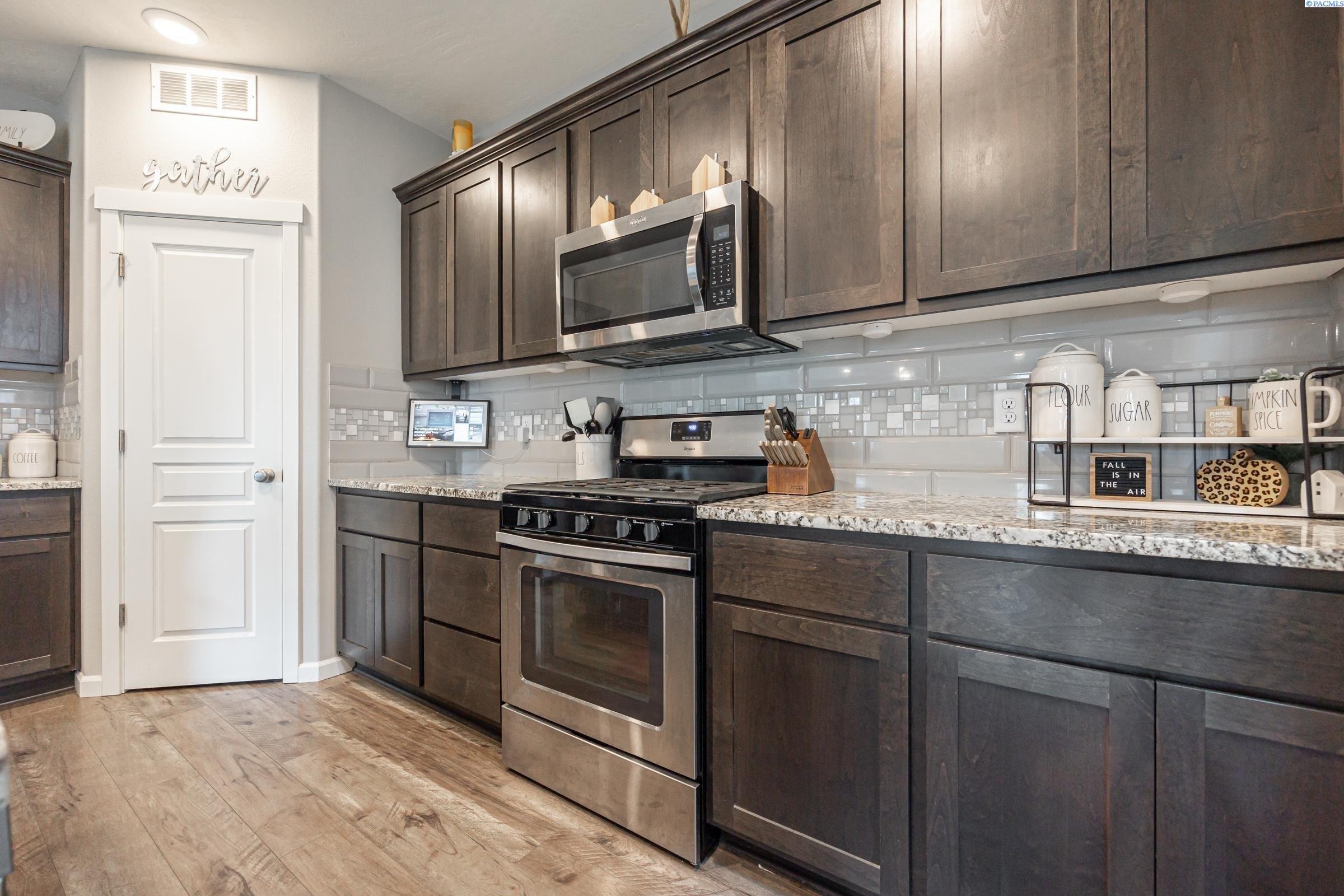 S Roosevelt Pl, Kennewick, WA 99338