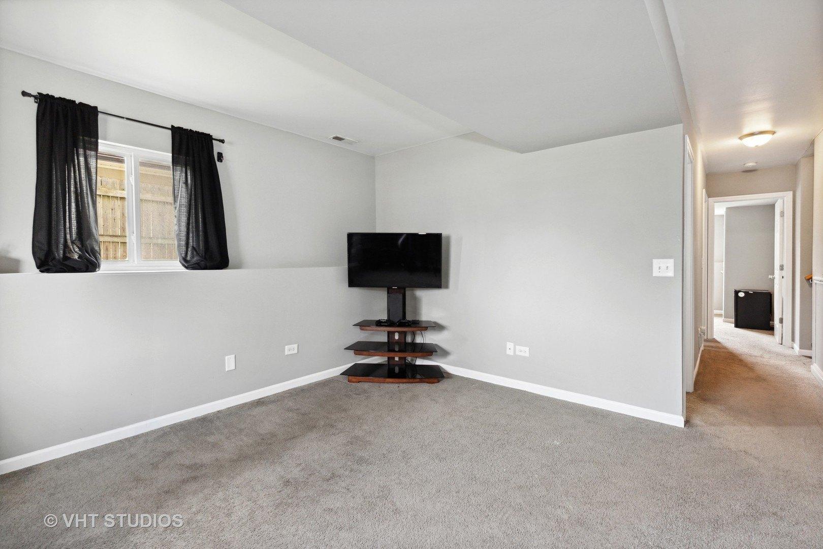 21st St, Zion, IL 60099