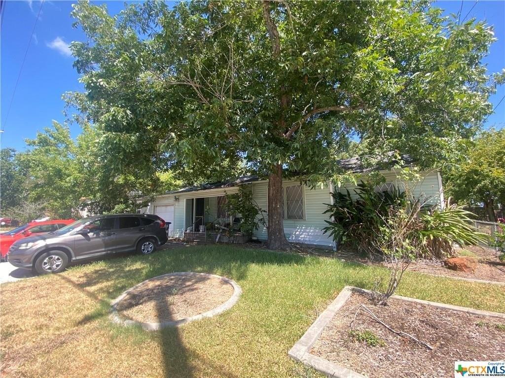 E Crestwood Dr, Victoria, TX 77901