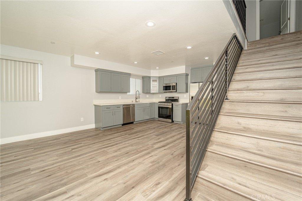 E Vernon Ave, Los Angeles, CA 90011