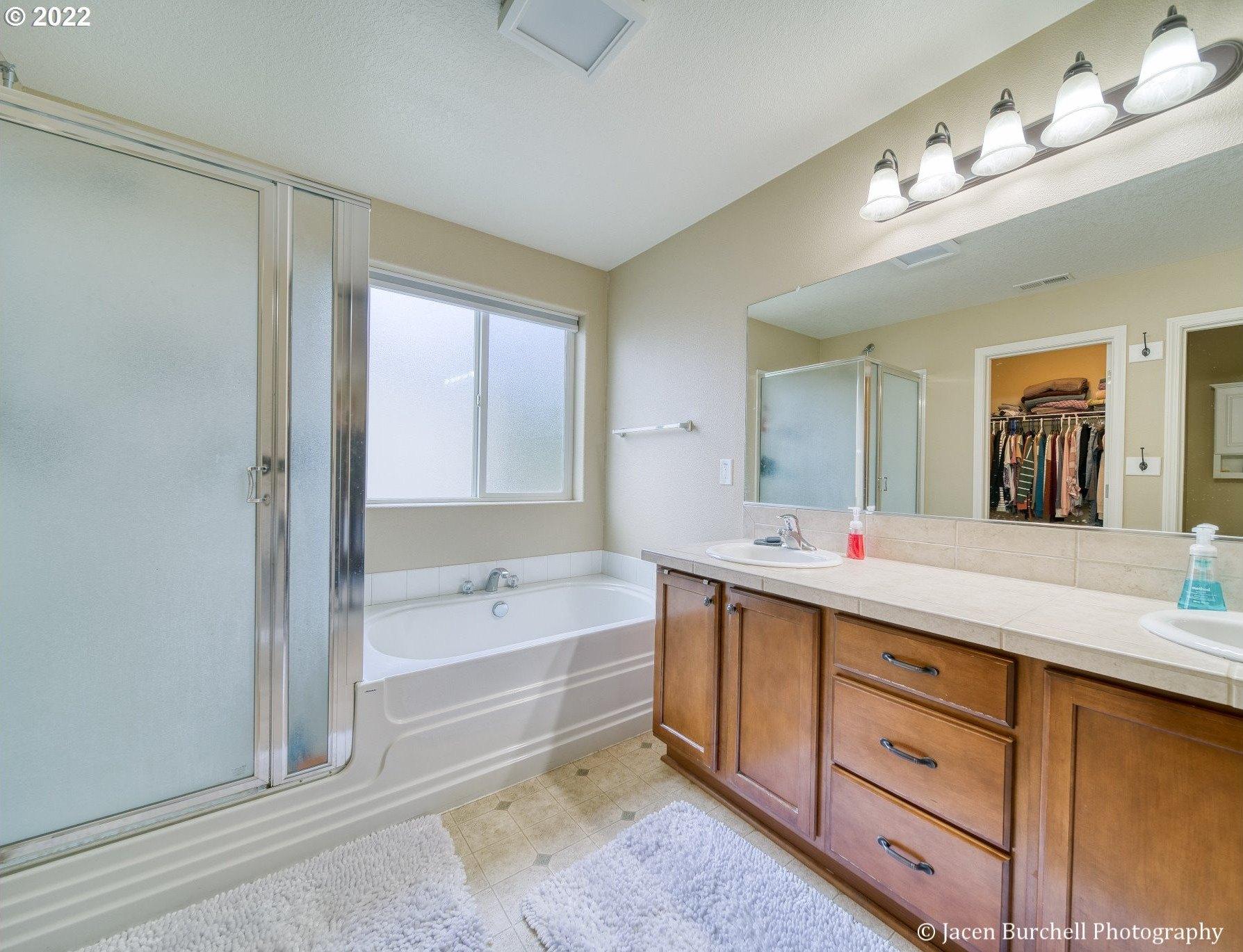 Se Sturgeon St, Scappoose, OR 97056