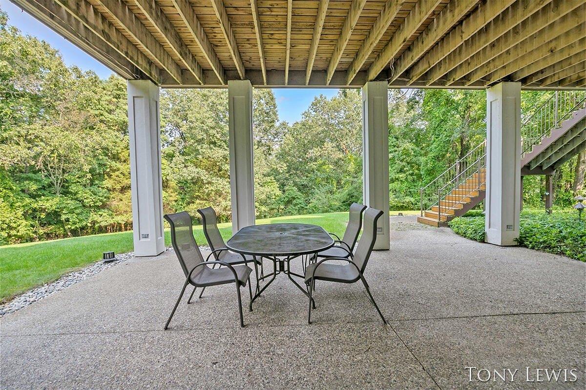 Sterling Oaks Ln, Ada, MI 49301