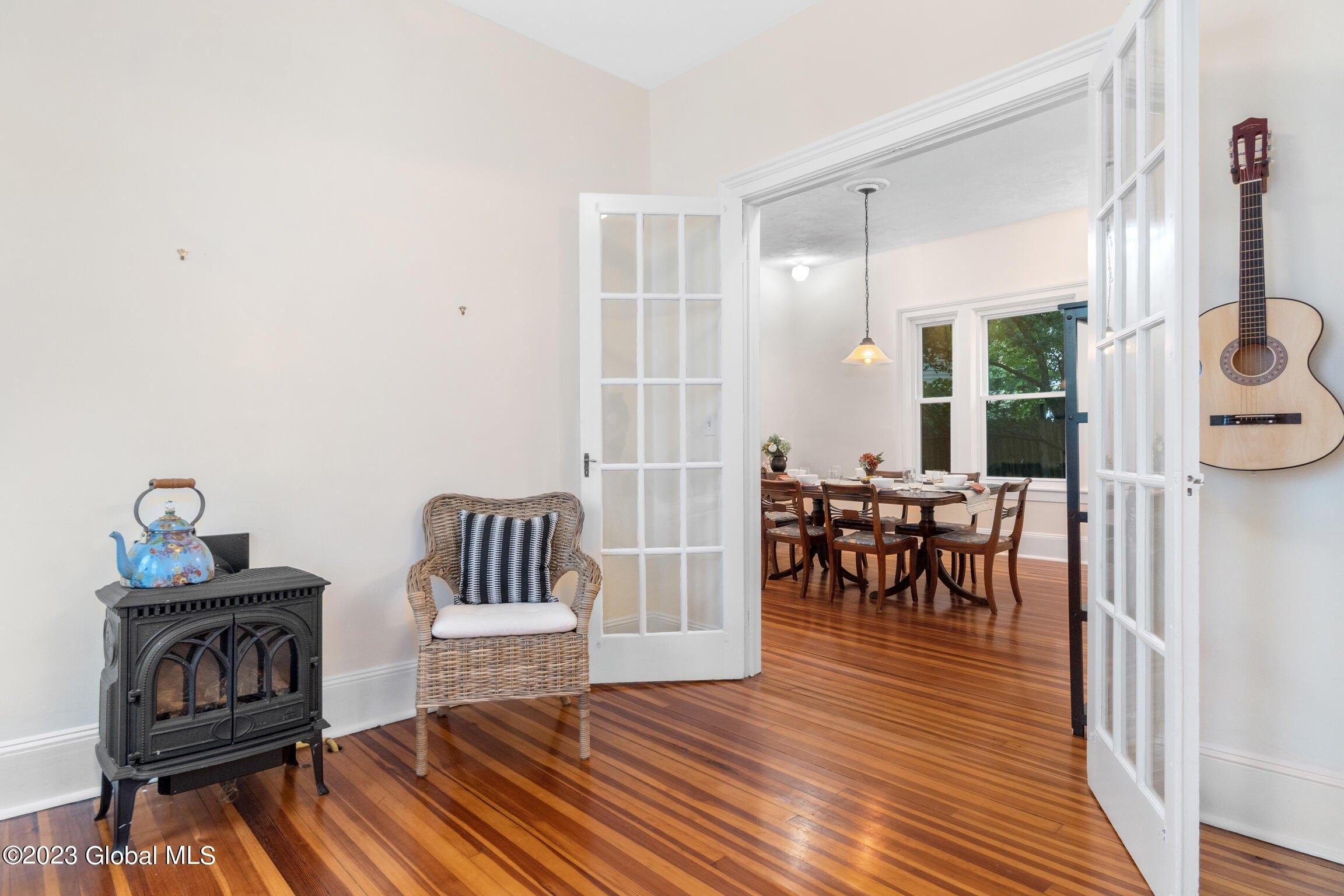 Maple Ave, Troy, NY 12180