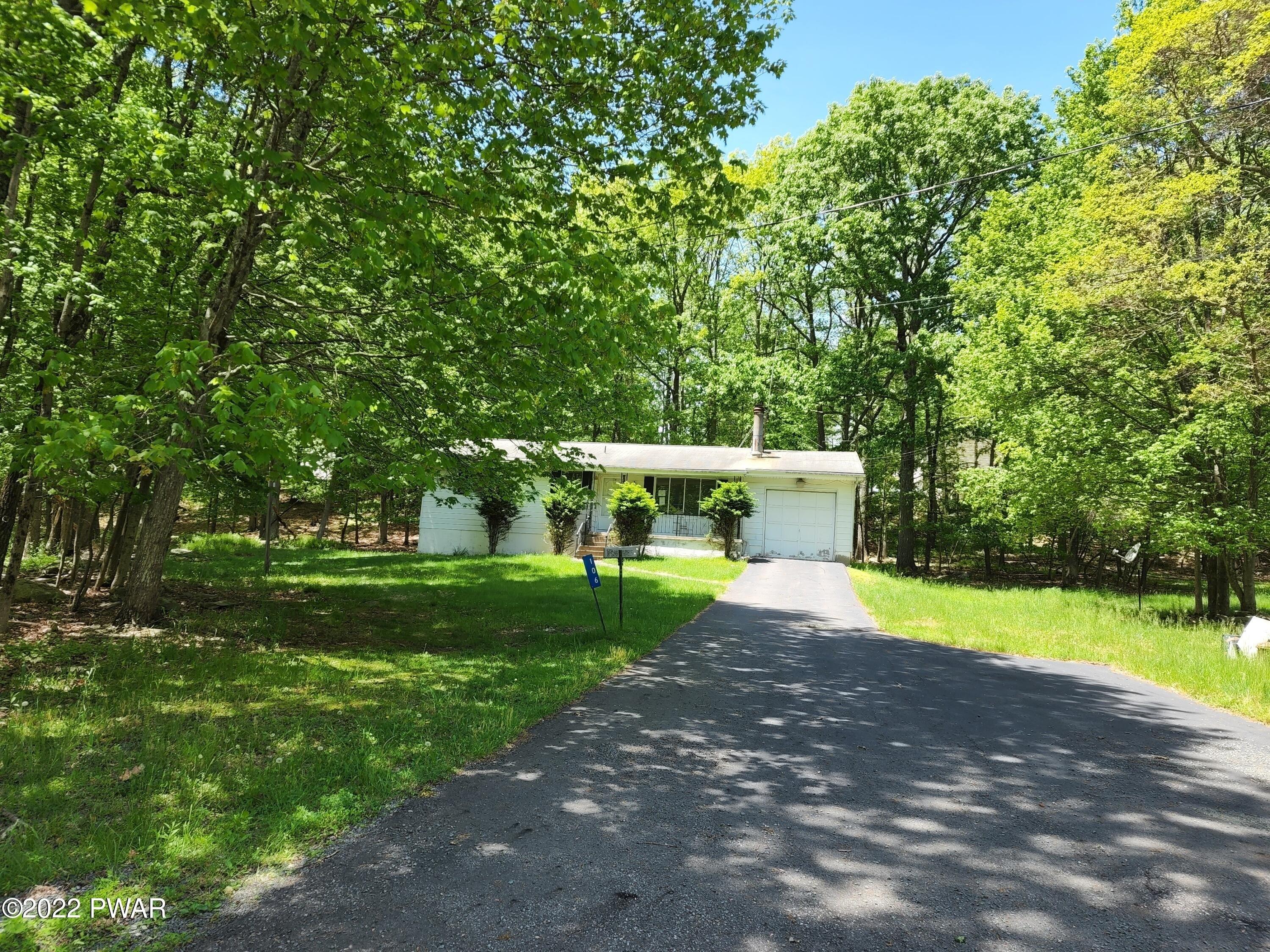 Rim Ct, Milford, PA 18337