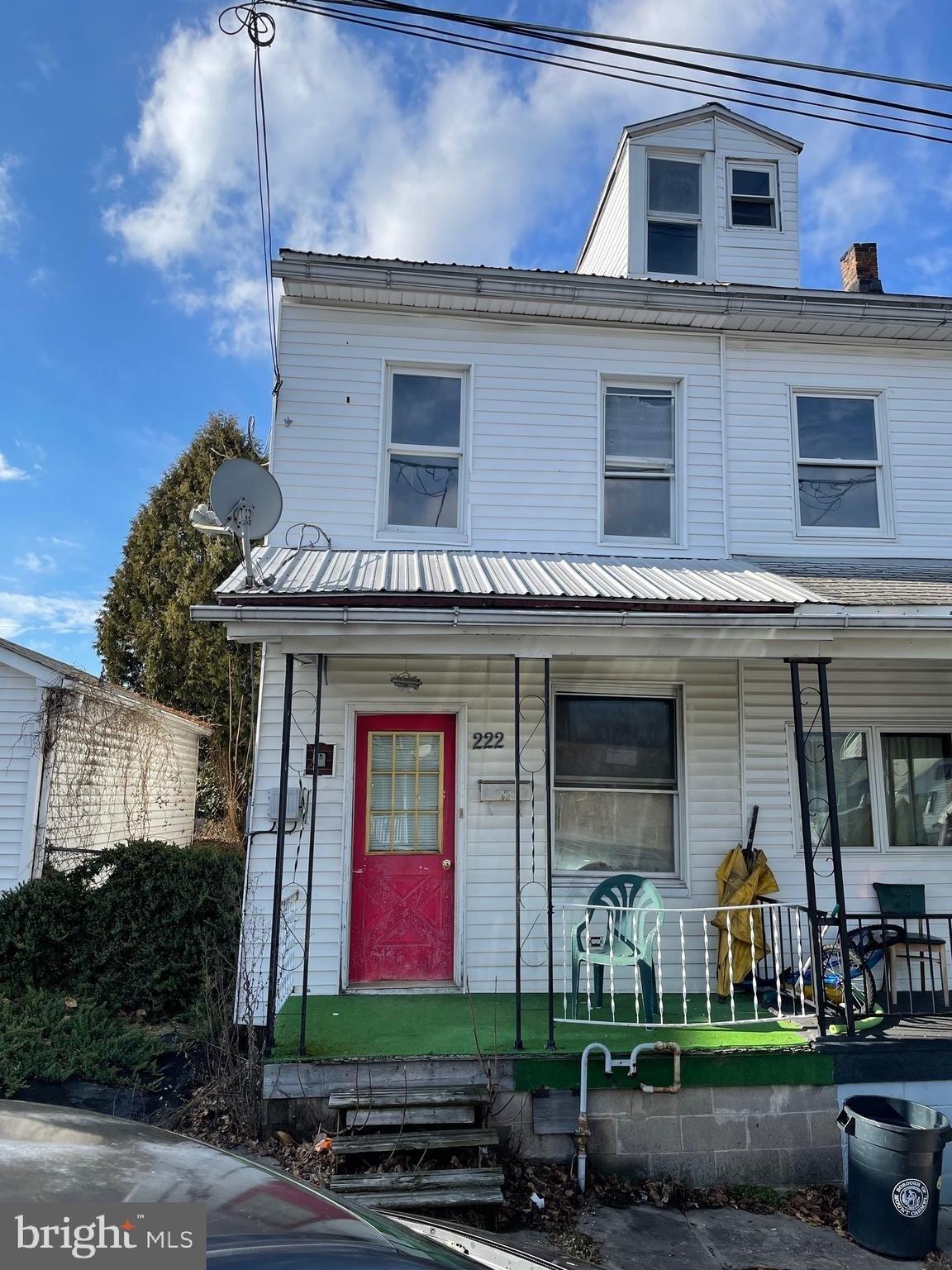 S Walnut St, Mount Carmel, PA 17851