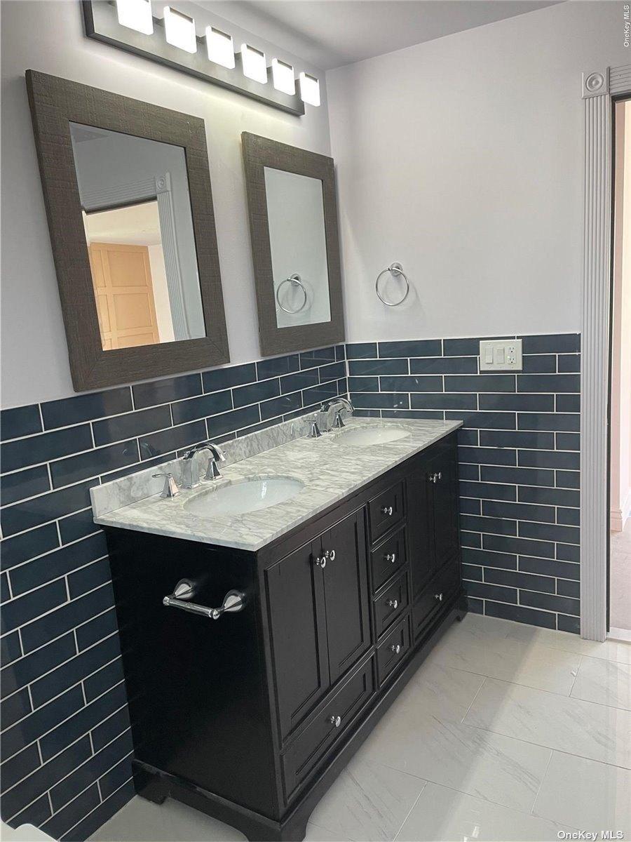 Audrey Ave, Elmont, NY 11003