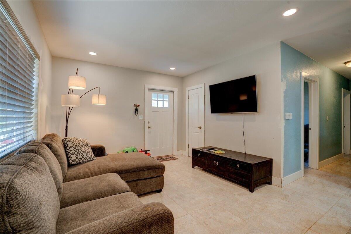 S C Ter, Lake Worth Beach, FL 33460