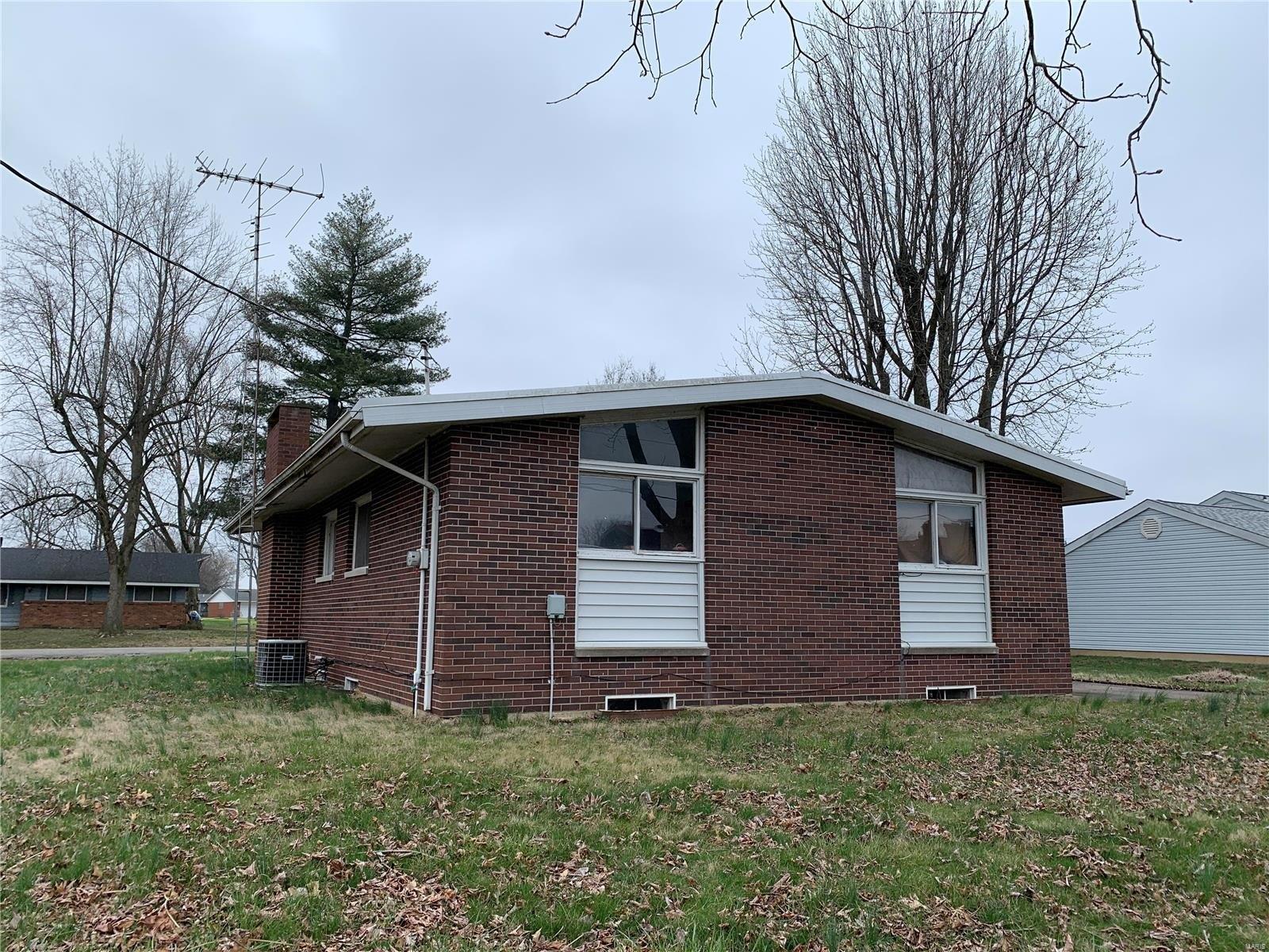 Monroe St, Carlyle, IL 62231