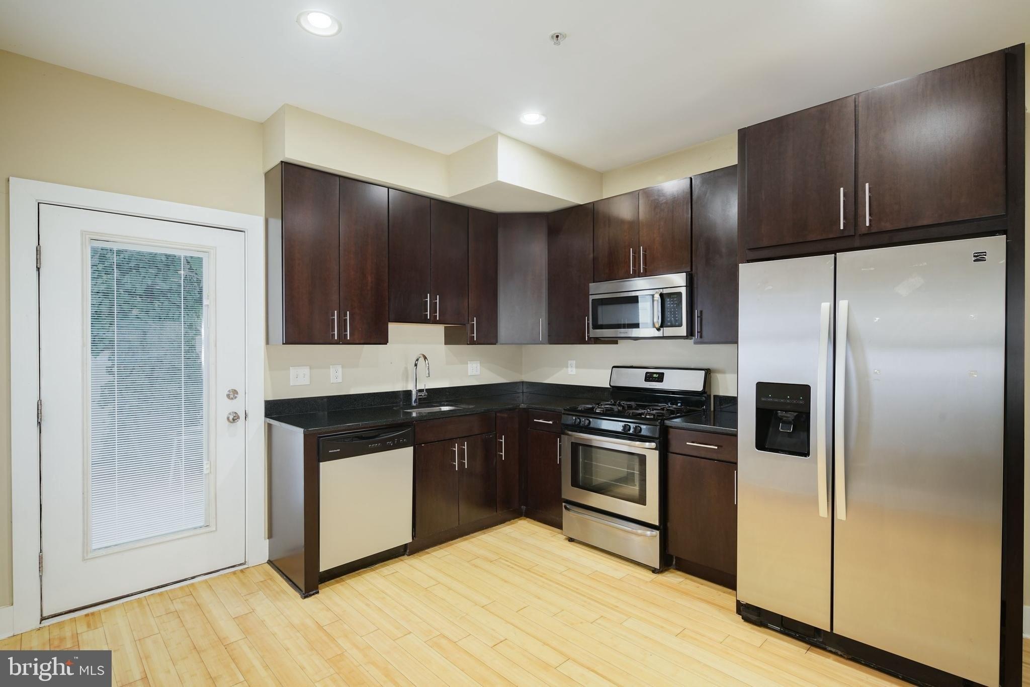 Montrose St, Philadelphia, PA 19146