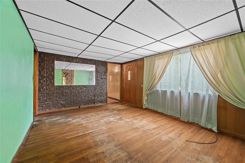 Willow St, Mc Kees Rocks, PA 15136