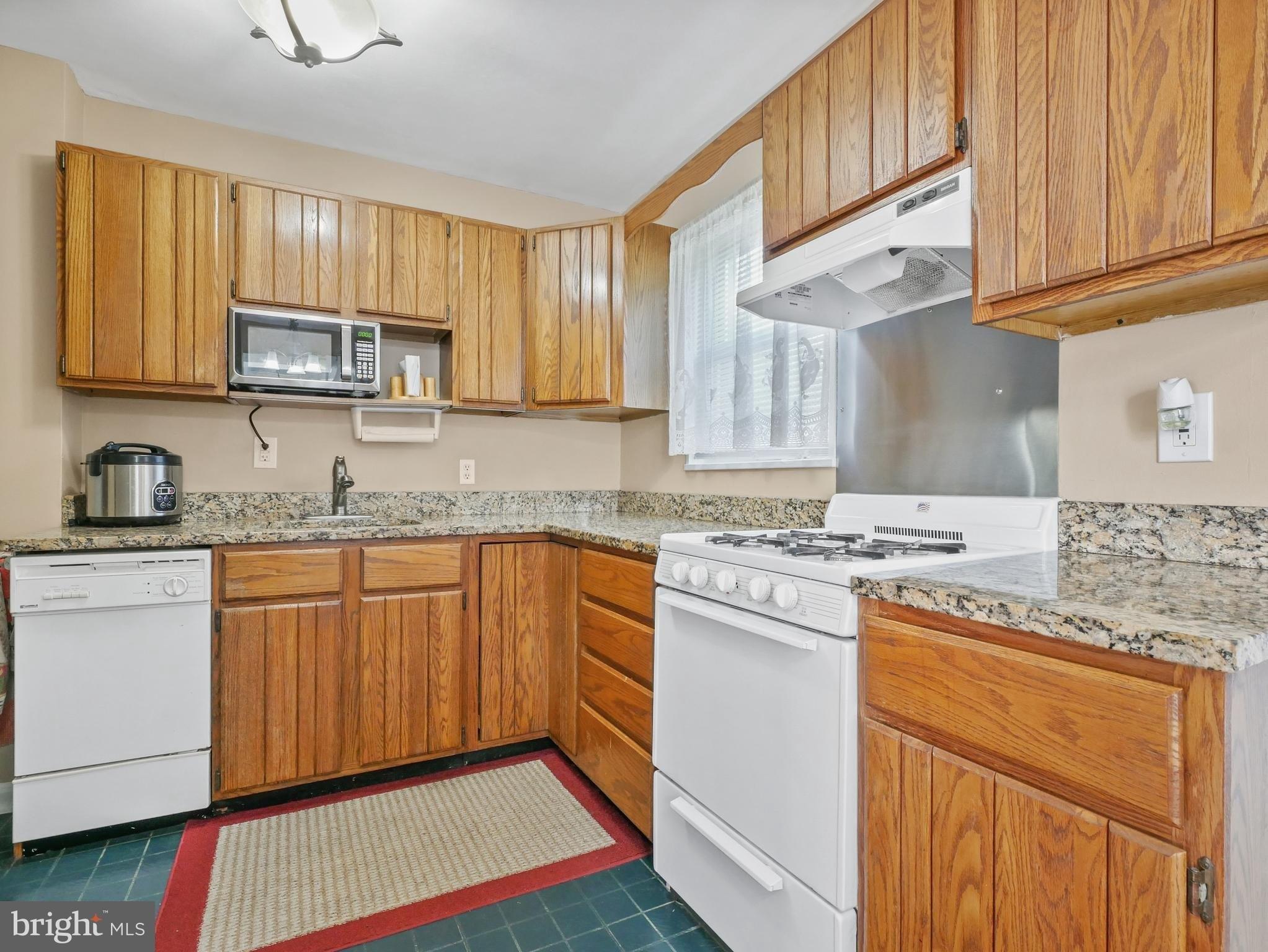 Radcliffe Dr, Alexandria, VA 22307