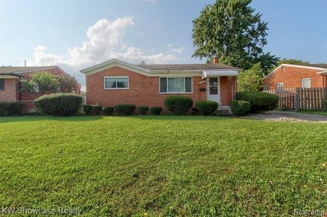 Cambridge St, Garden City, MI 48135