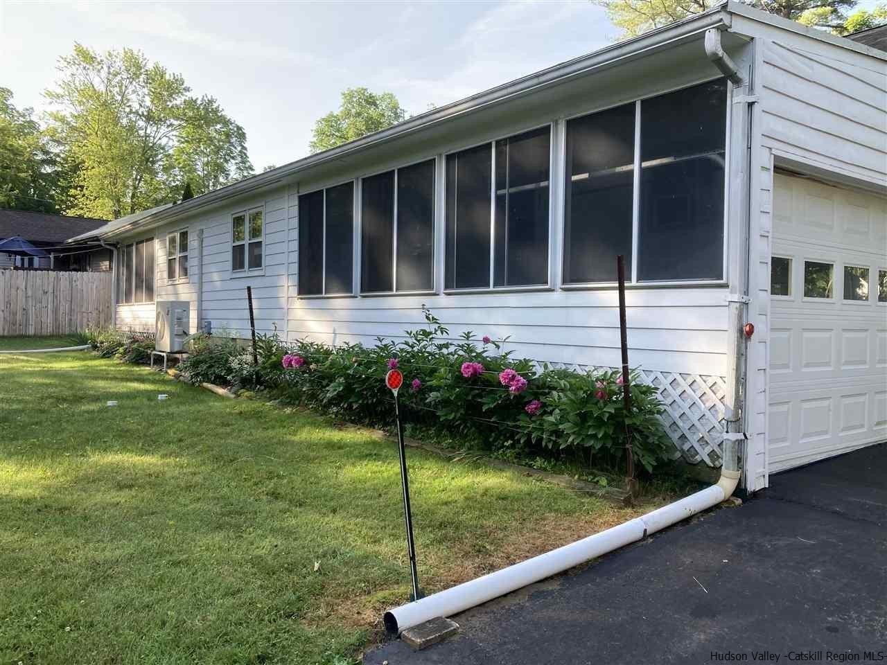 John St, New Paltz, NY 12561
