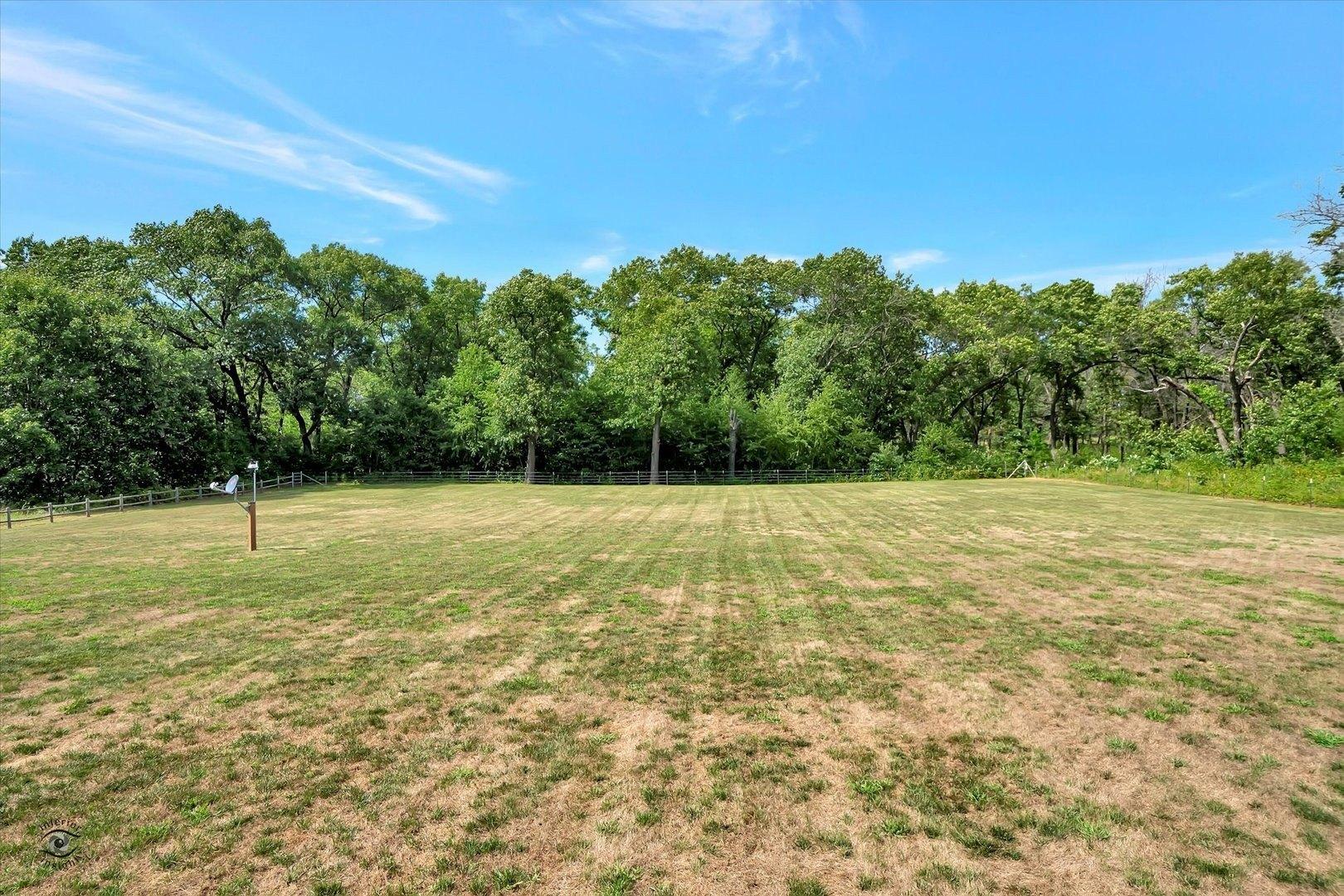 W Smiley Rd, Braidwood, IL 60408