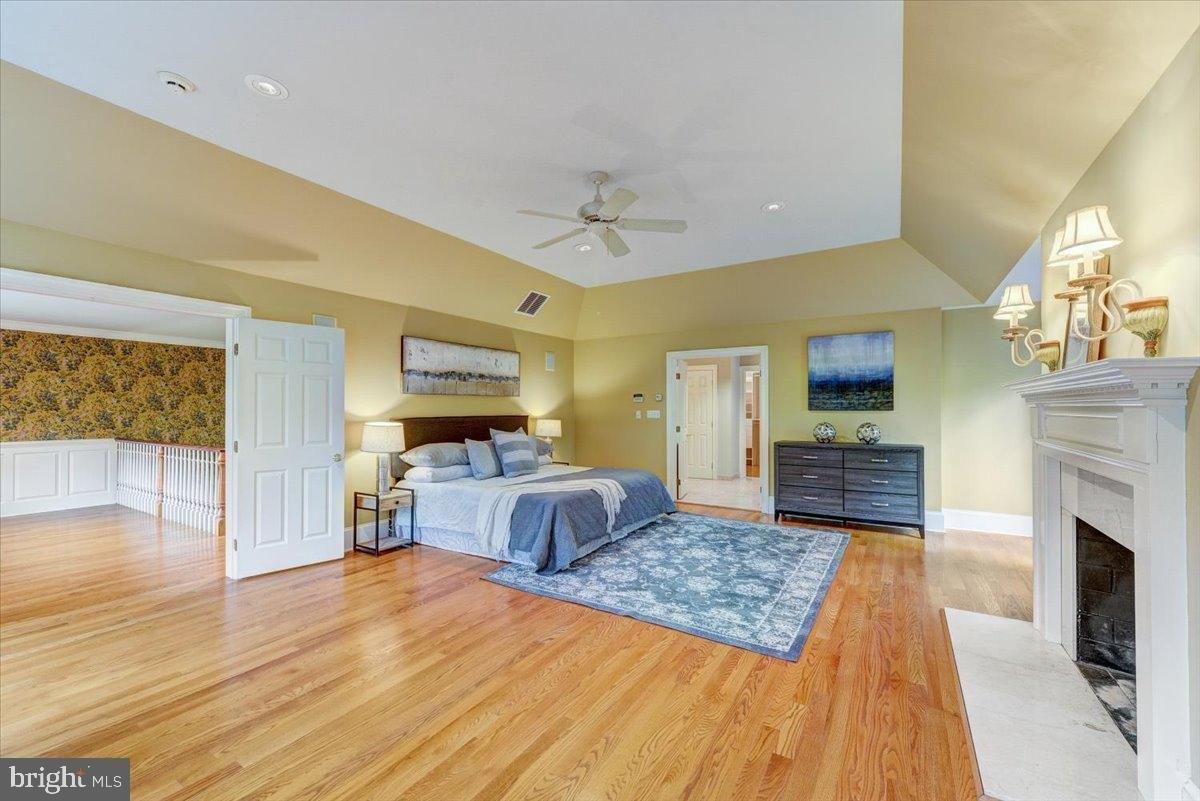 Dovecote Ln, Malvern, PA 19355