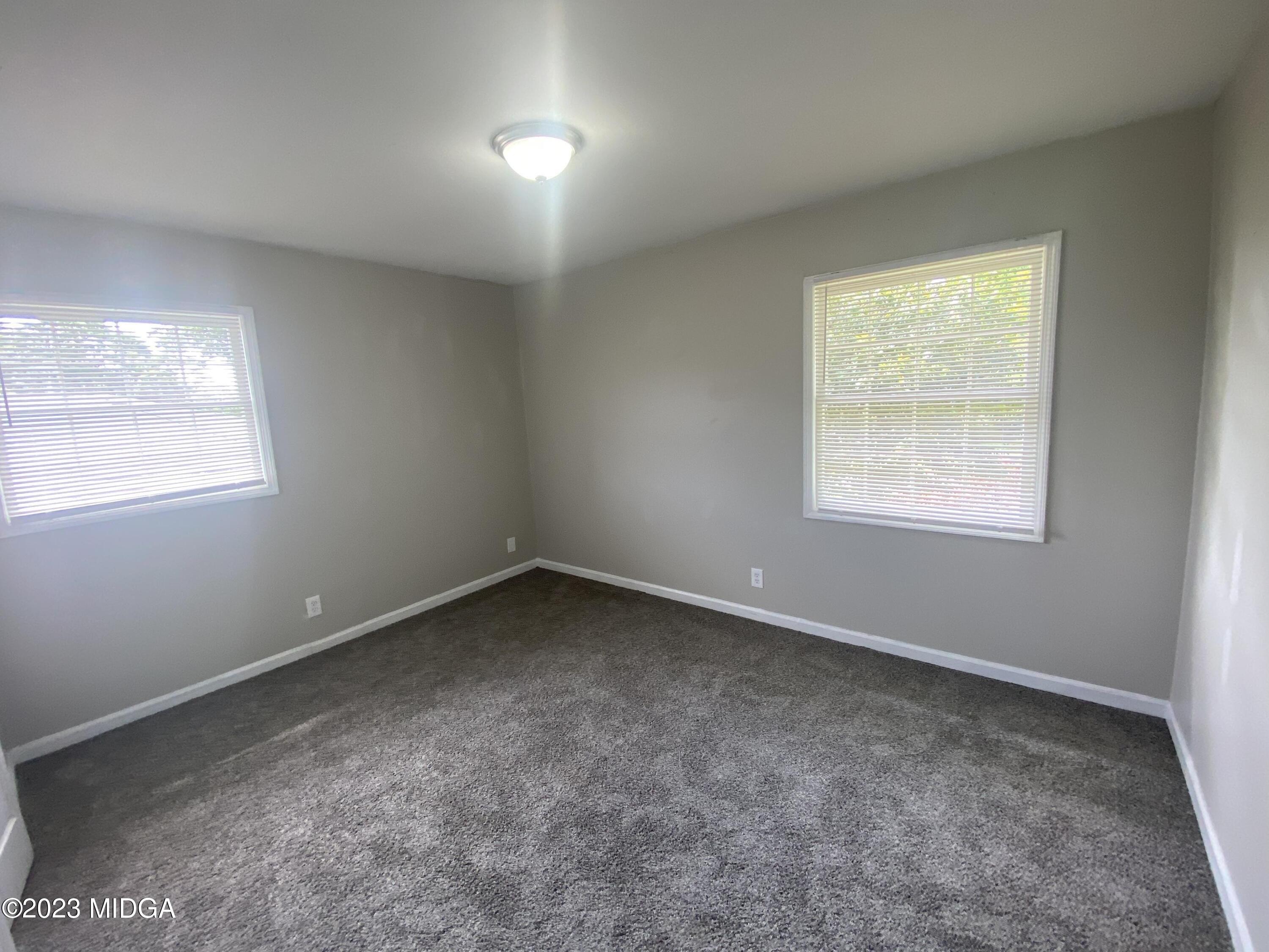 W Oak Dr, Macon, GA 31210