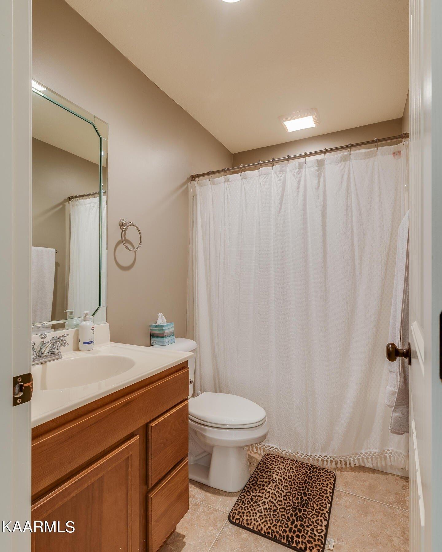 Gray Oaks Ln, Knoxville, TN 37932