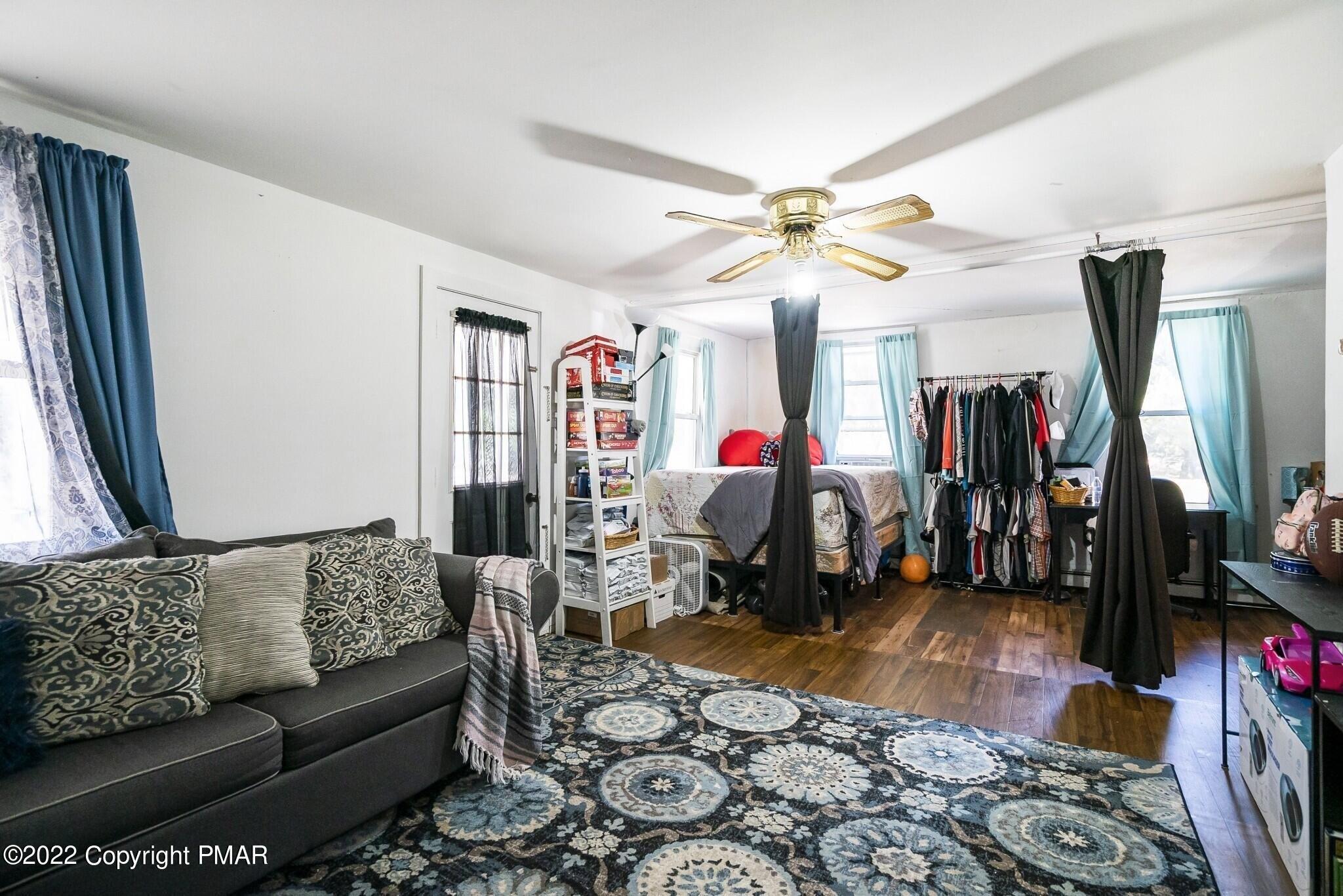 Lakeside Dr, Tobyhanna, PA 18466