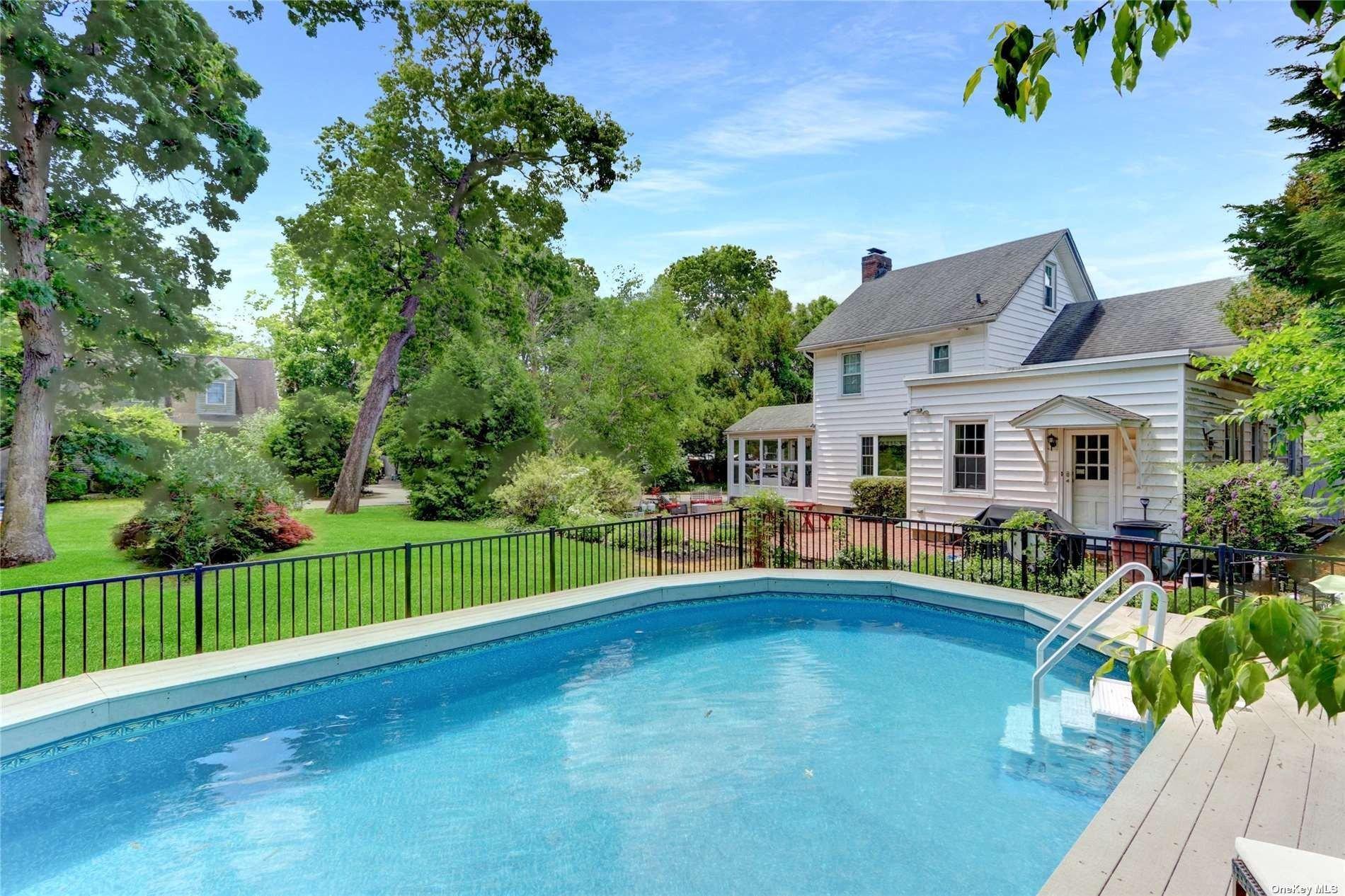 Washington Ave, Seaford, NY 11783