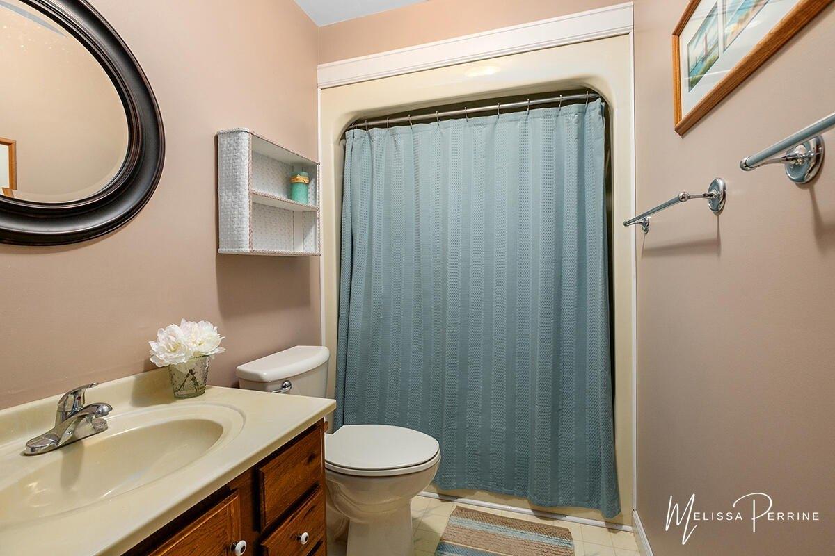 Scenic Dr, Muskegon, MI 49445