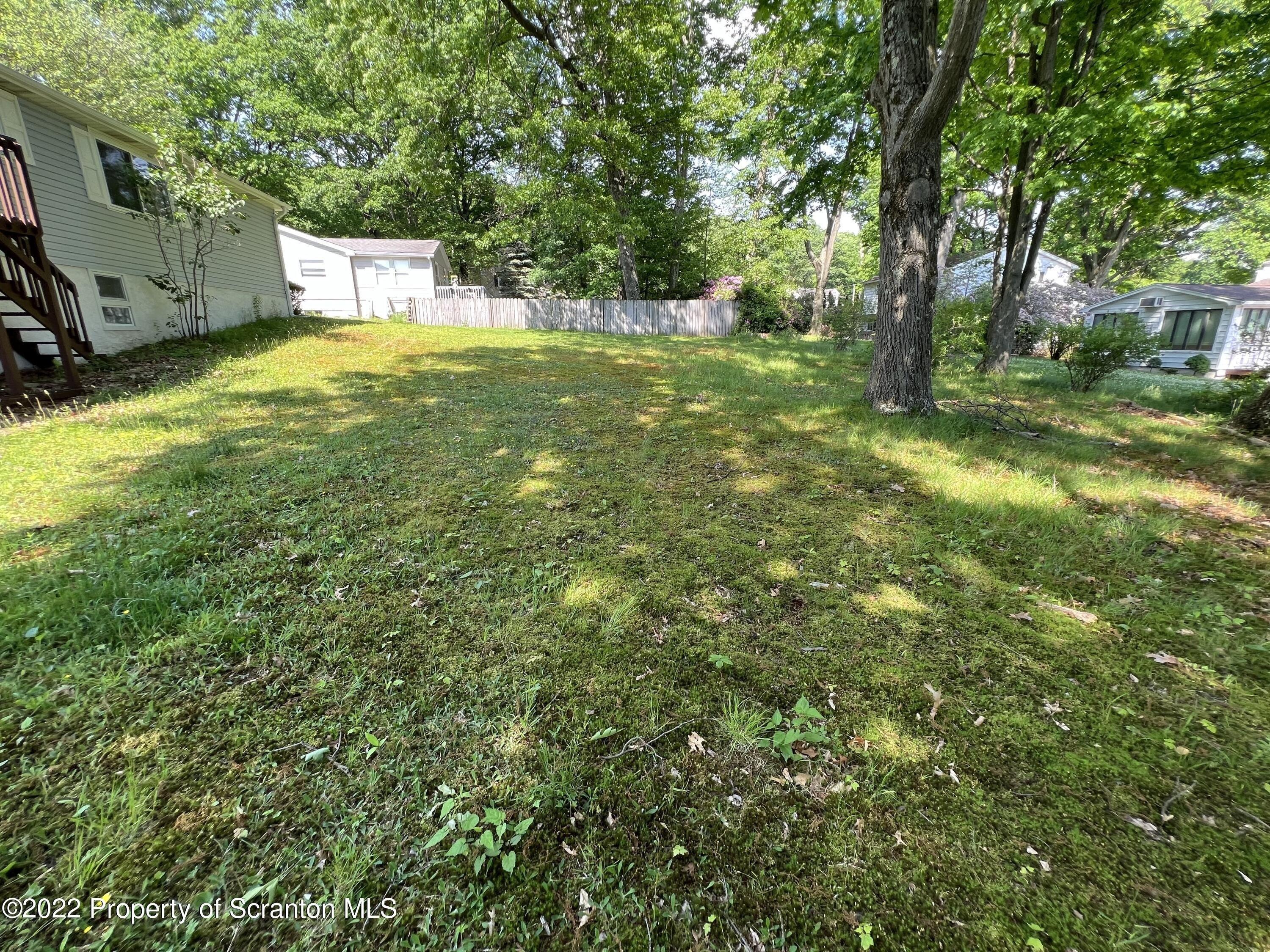 Meadow Ln, Clarks Summit, PA 18411