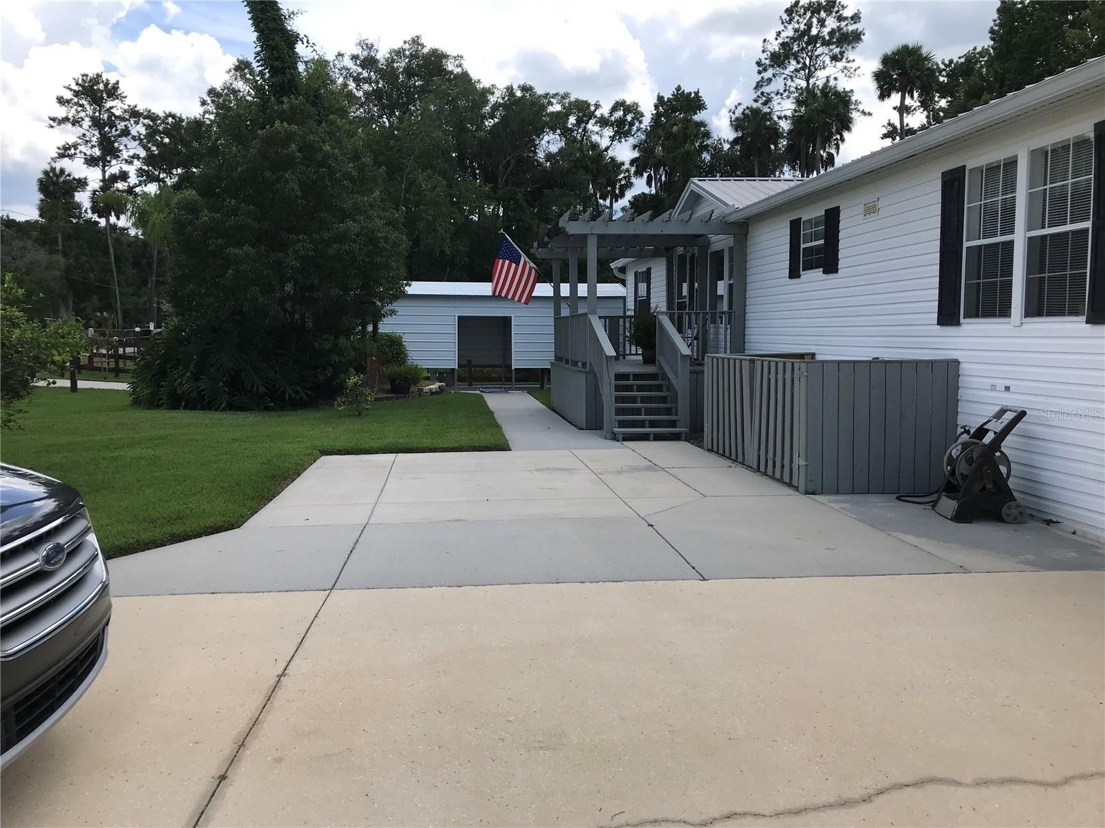 Sam St, Astor, FL 32102