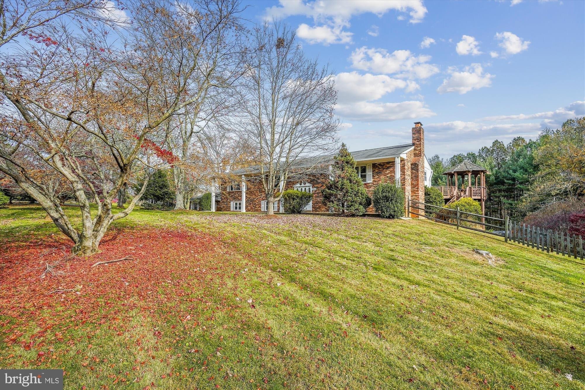 Leefield Dr, Herndon, VA 20171