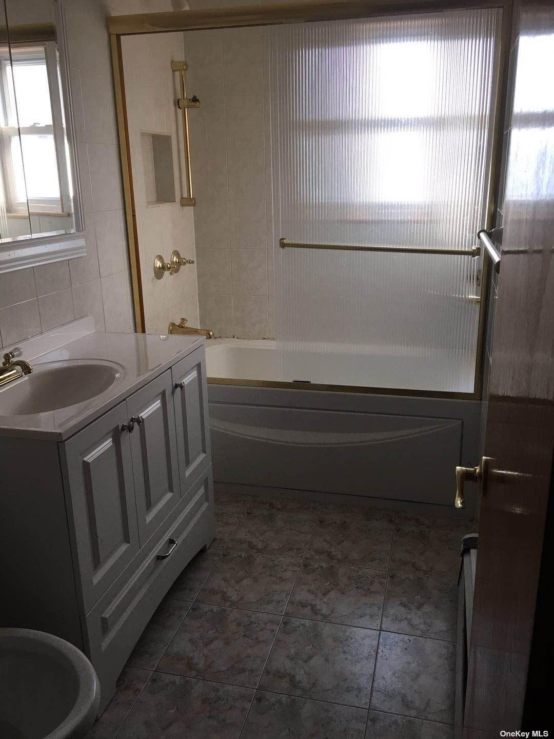 117th St, College Point, NY 11356