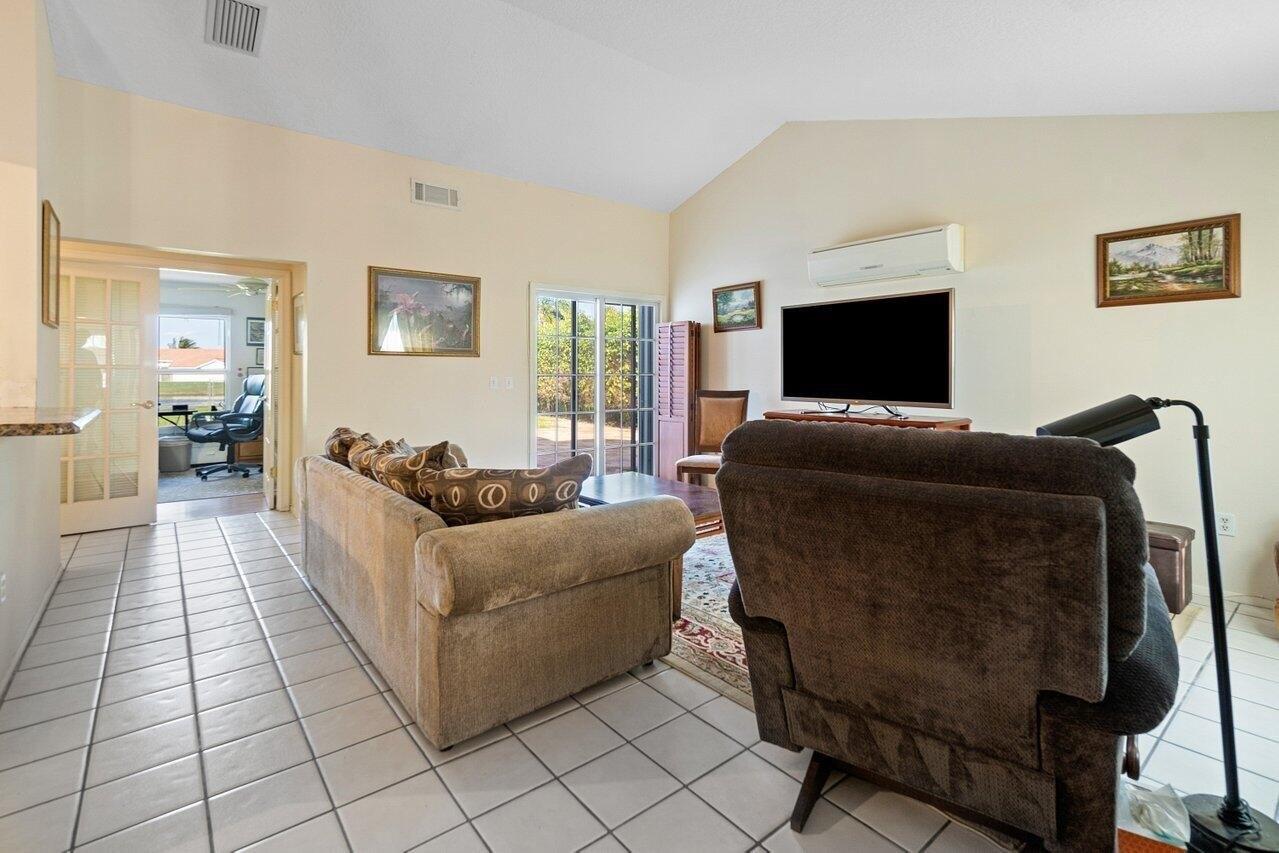 Courtney Cir, Boynton Beach, FL 33472