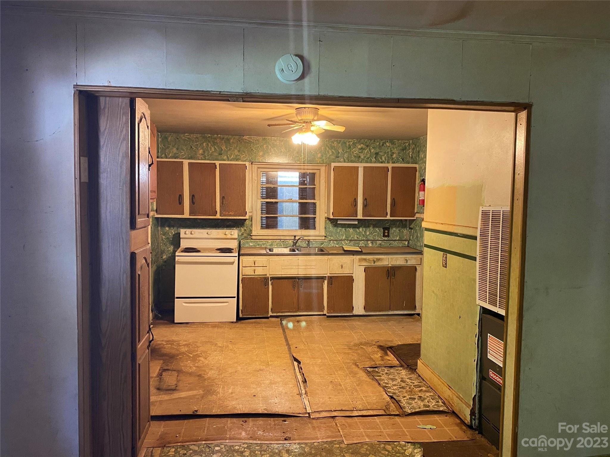 London Rd, Asheville, NC 28803