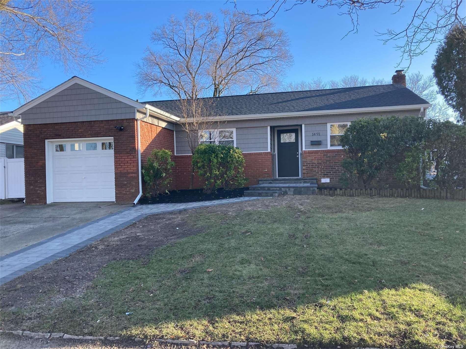 Peninsula Blvd, Hewlett, NY 11557
