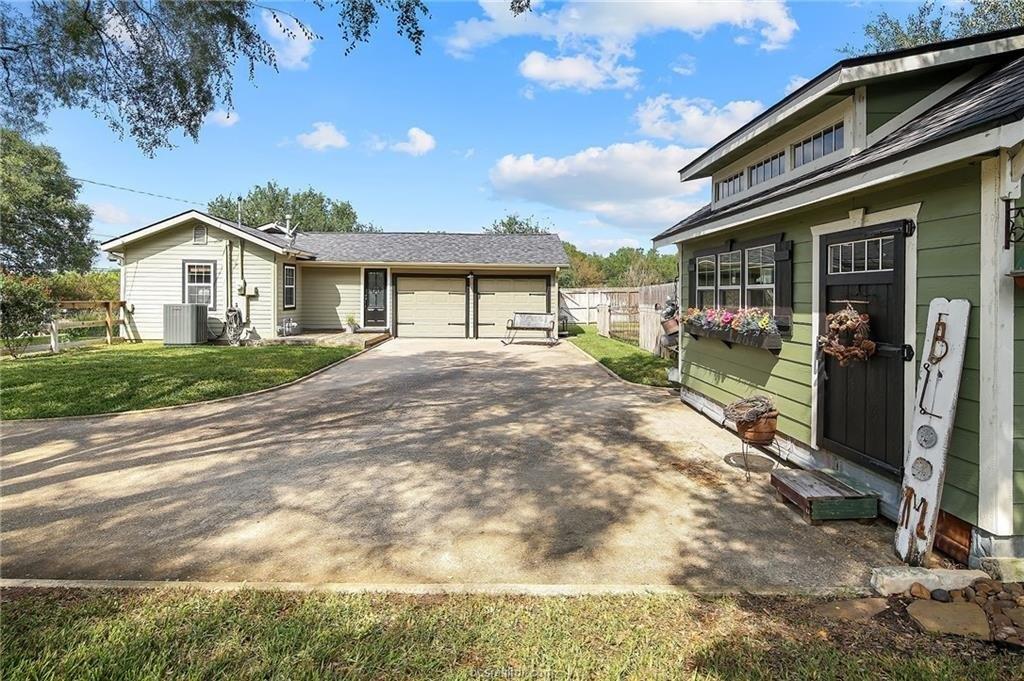 E Washington Ave, Navasota, TX 77868