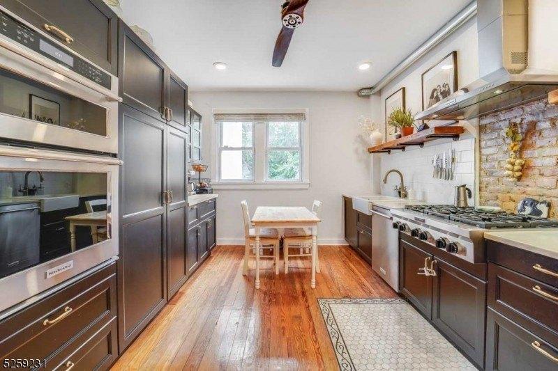 Thorne St, Jersey City, NJ 07307