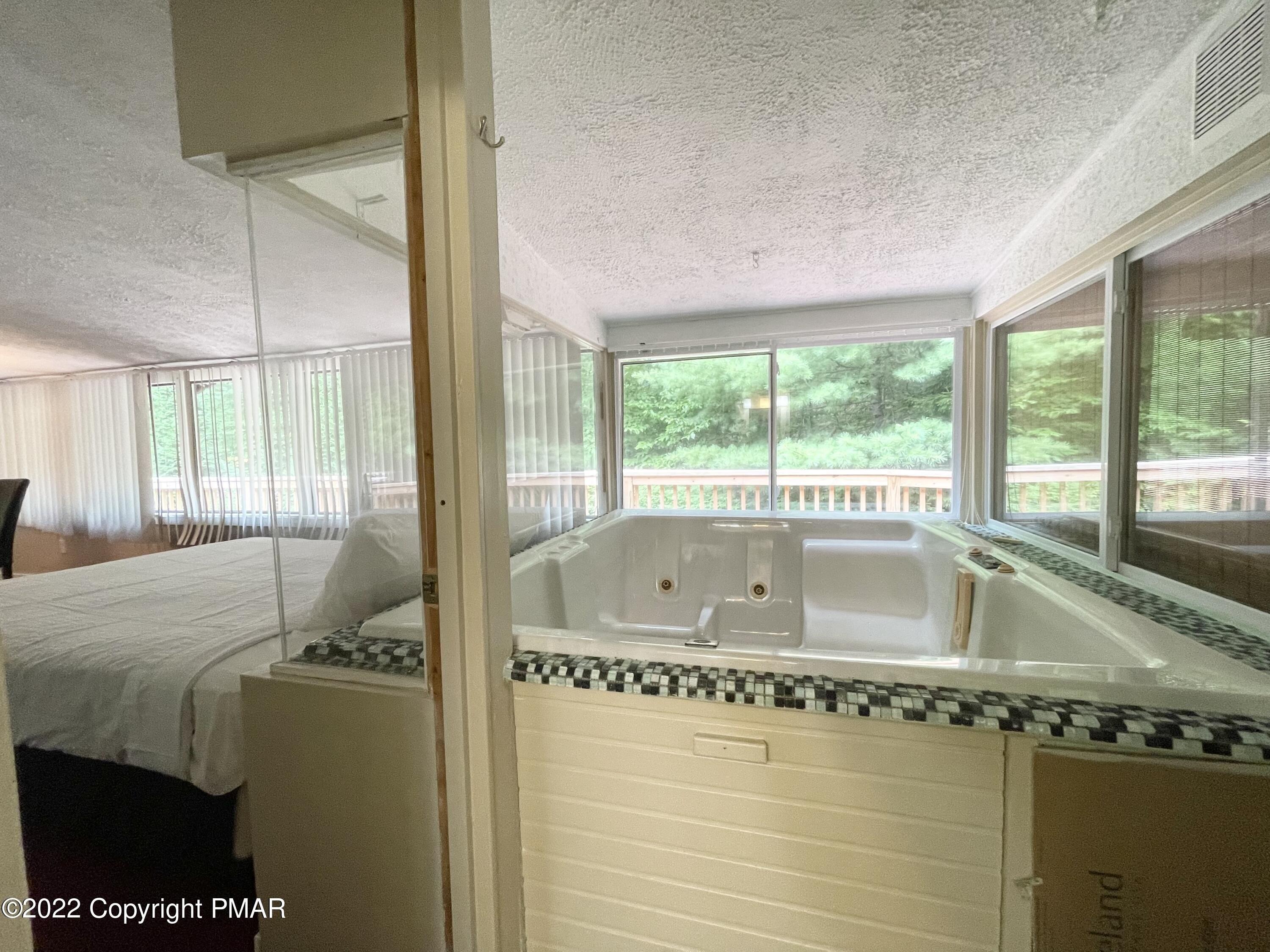 Upper Lakeview Dr, East Stroudsburg, PA 18302