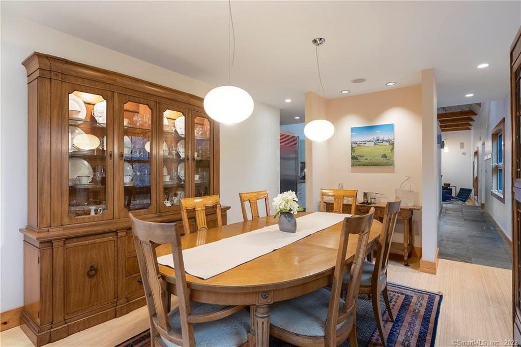 Hollister Dr, Avon, CT 06001