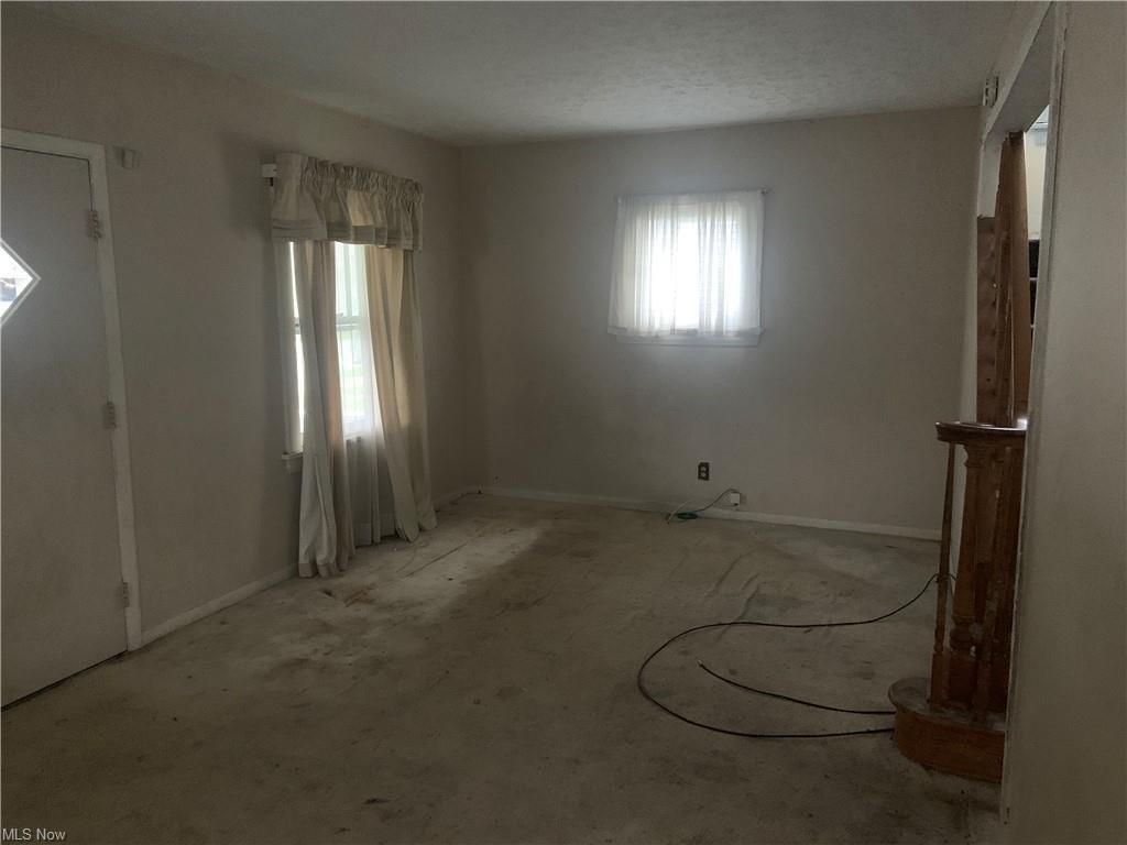 Glendora Ave, Akron, OH 44320