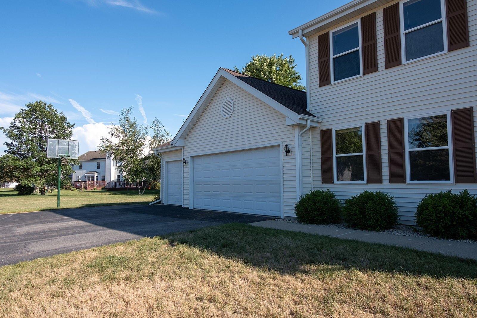 Chicory Ridge Way, Roscoe, IL 61073