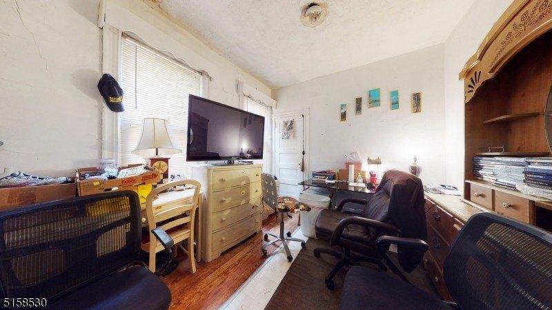 N 18th St, East Orange, NJ 07017