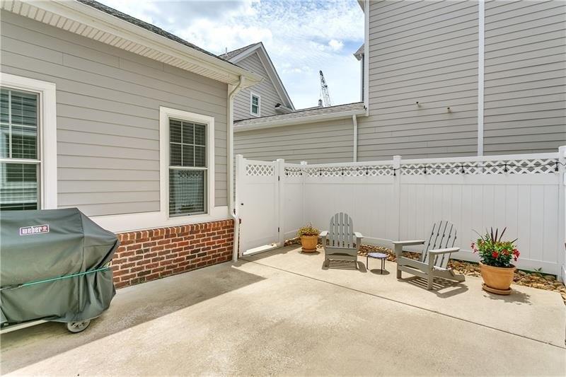 Allegheny Ave, Oakmont, PA 15139