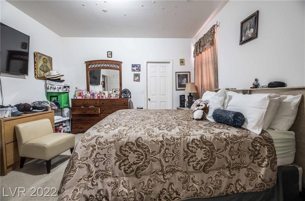 Raccoon Valley Ln, Las Vegas, NV 89122