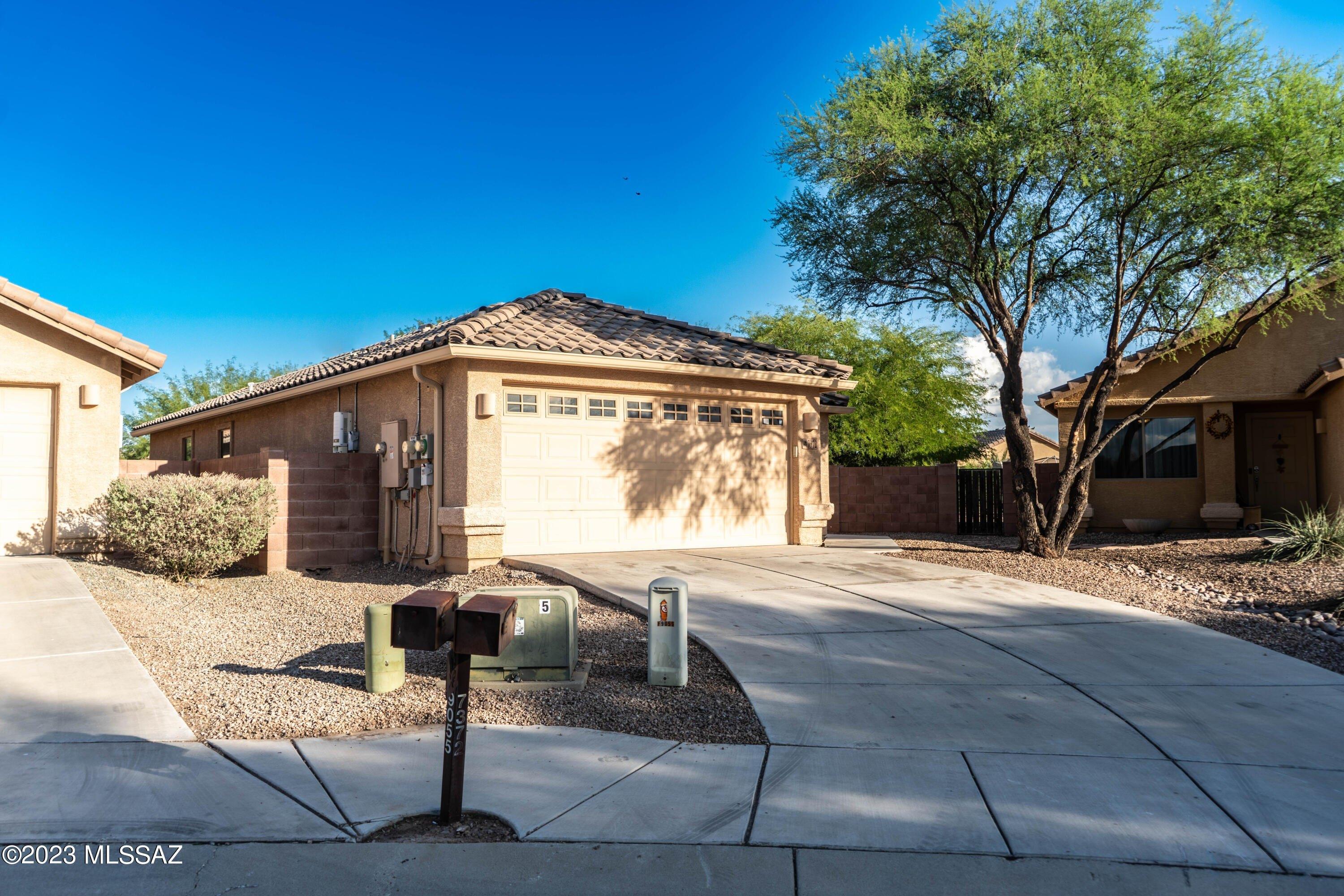 E Weeping Willow Dr, Tucson, AZ 85756