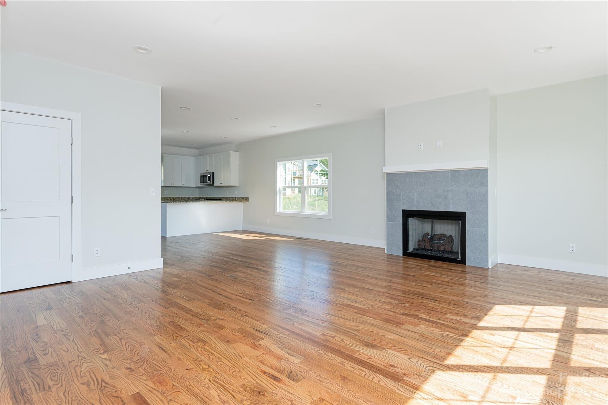 Oak Meadow Ln, Asheville, NC 28804