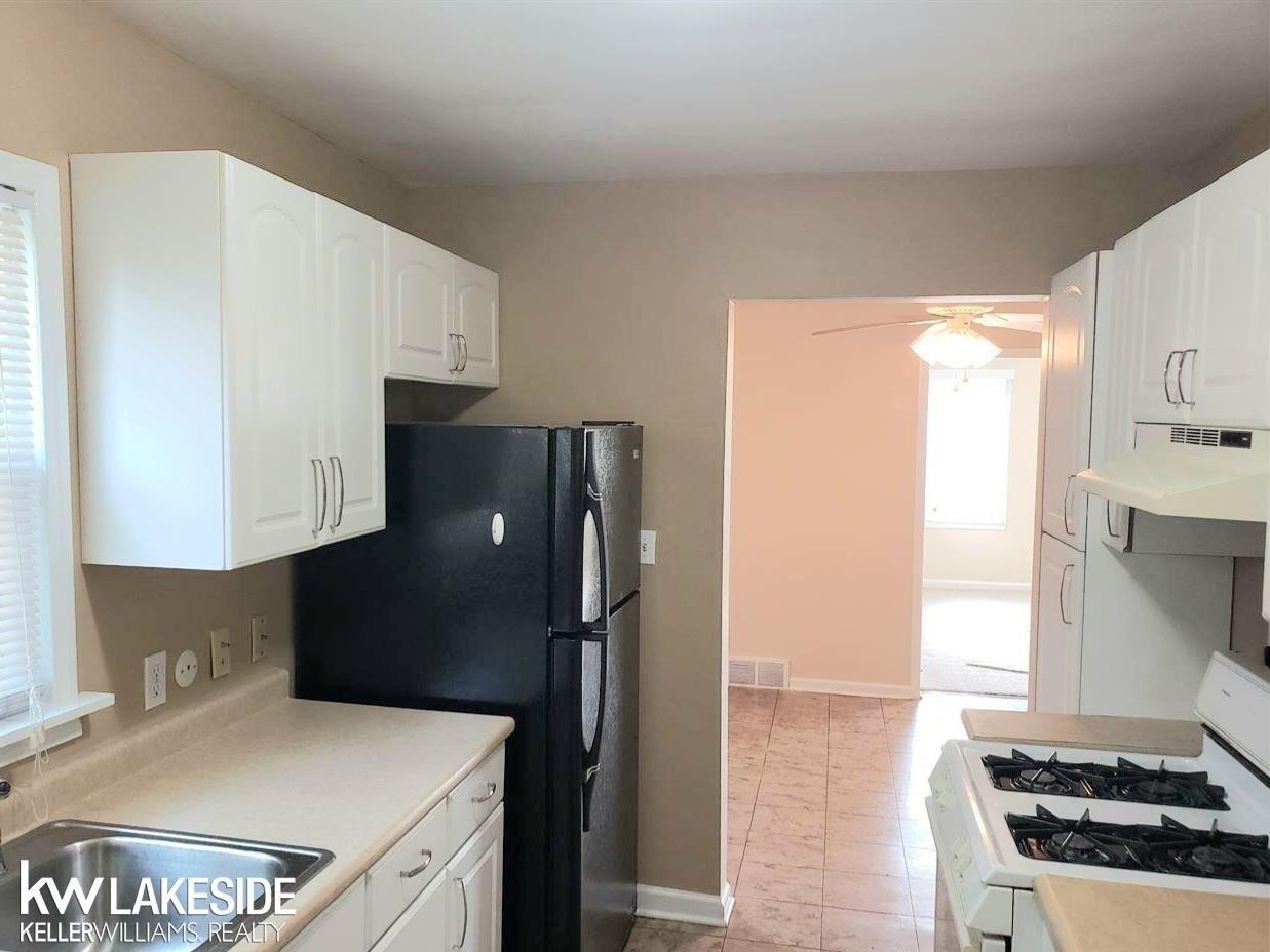Clancy St, Roseville, MI 48066