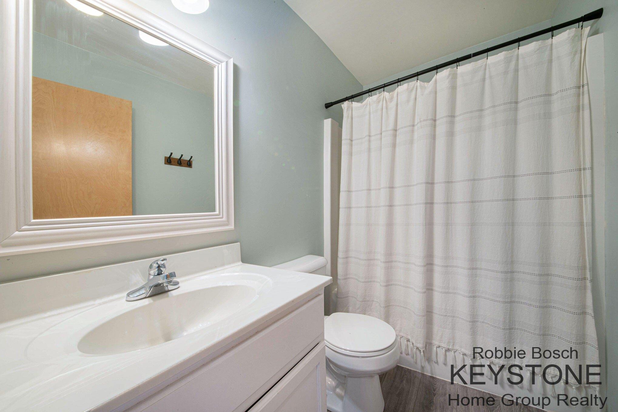 E Grove Dr Se, Grand Rapids, MI 49512