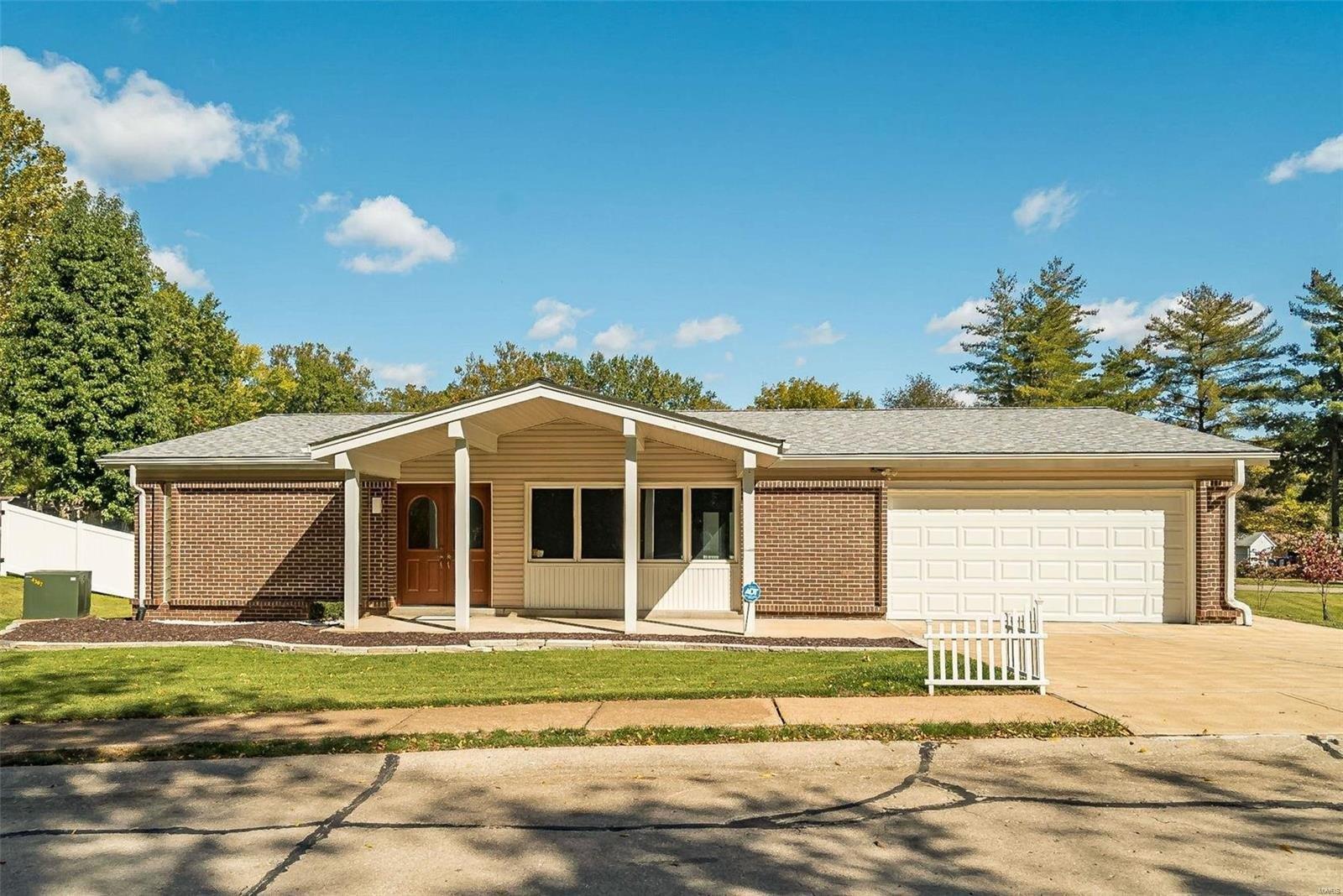 Deepwood Ct, Saint Louis, MO 63128
