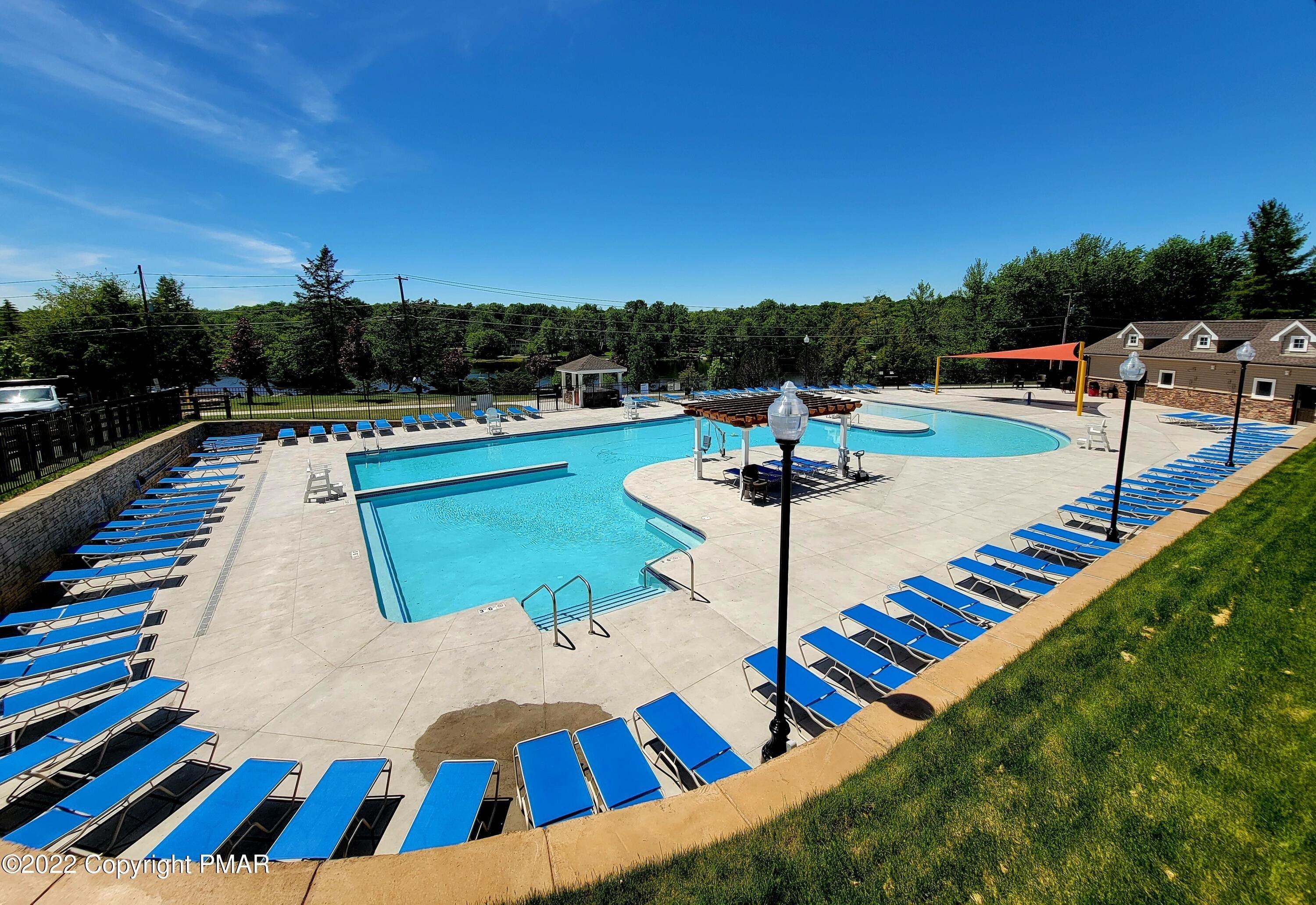 Horseshoe Bnd, Tobyhanna, PA 18466