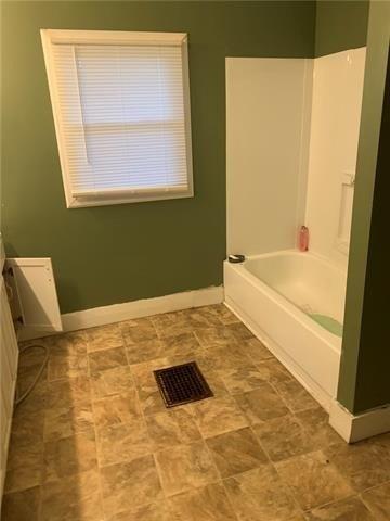 E 37th St, Kansas City, MO 64109