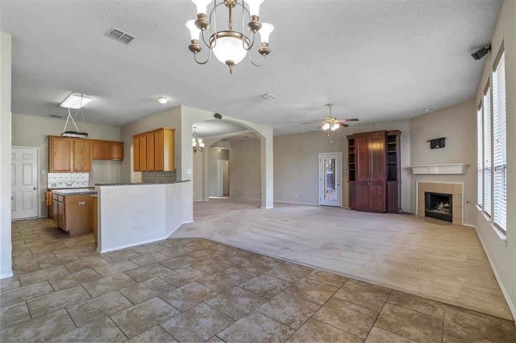 Great Bear Ln, Denton, TX 76210
